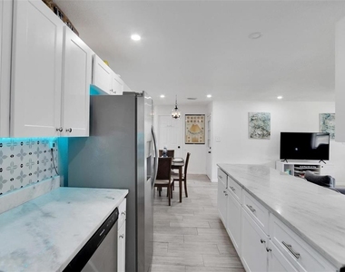 4731 W Montgomery Avenue - Photo Thumbnail 12
