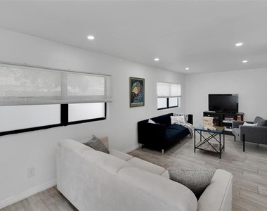 4731 W Montgomery Avenue - Photo Thumbnail 6