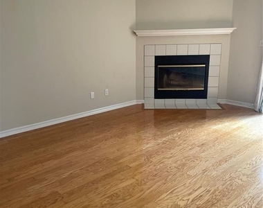 323 Madeira Circle - Photo Thumbnail 9
