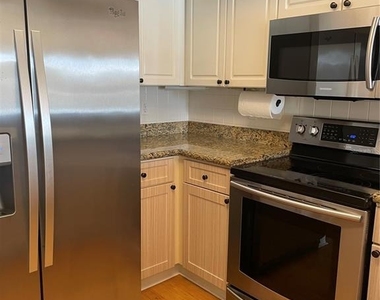 323 Madeira Circle - Photo Thumbnail 6