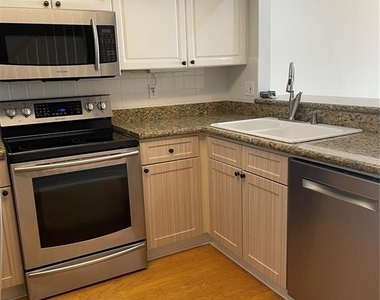 323 Madeira Circle - Photo Thumbnail 5