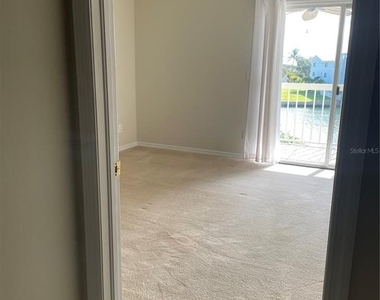 323 Madeira Circle - Photo Thumbnail 16