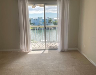 323 Madeira Circle - Photo Thumbnail 17