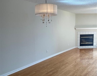 323 Madeira Circle - Photo Thumbnail 10