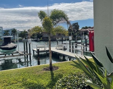 323 Madeira Circle - Photo Thumbnail 40