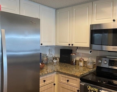 323 Madeira Circle - Photo Thumbnail 4