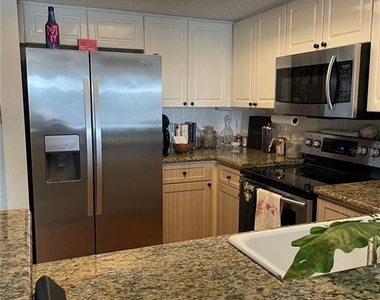 323 Madeira Circle - Photo Thumbnail 3