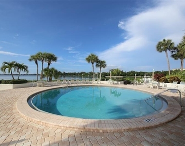 1614 Stickney Point Road - Photo Thumbnail 34