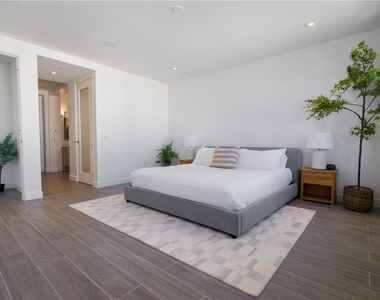 2210 Newport Boulevard - Photo Thumbnail 8