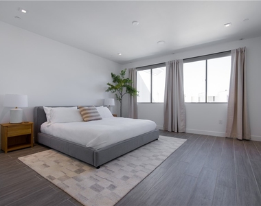 2210 Newport Boulevard - Photo Thumbnail 7