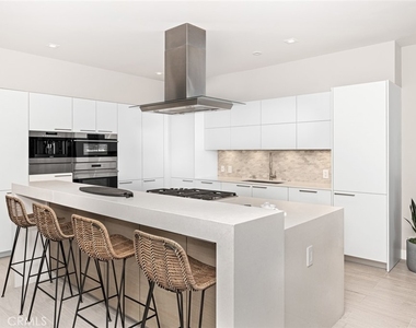 2280 Newport Boulevard - Photo Thumbnail 1