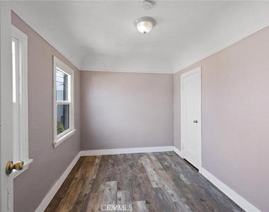 845 W 75th Street - Photo Thumbnail 7