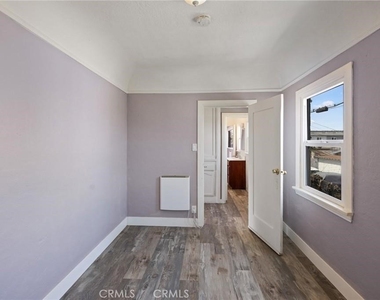 845 W 75th Street - Photo Thumbnail 4