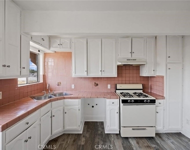 845 W 75th Street - Photo Thumbnail 6