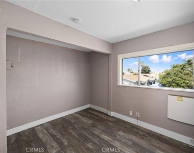 845 W 75th Street - Photo Thumbnail 3
