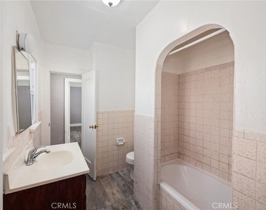 845 W 75th Street - Photo Thumbnail 1