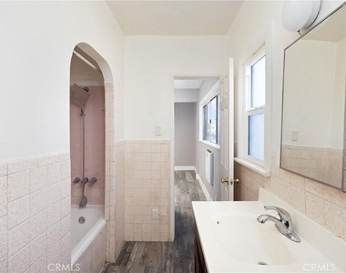 845 W 75th Street - Photo Thumbnail 2