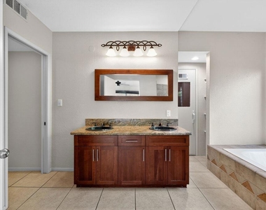 985 N Tuxedo Circle - Photo Thumbnail 16
