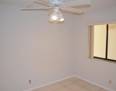 5220 Las Verdes Circle - Photo Thumbnail 11