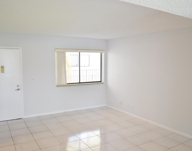 5220 Las Verdes Circle - Photo Thumbnail 8