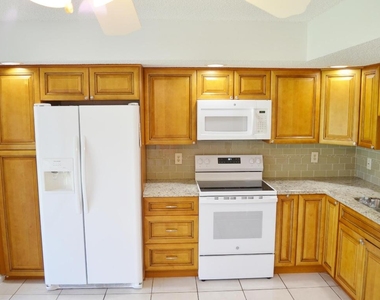 5220 Las Verdes Circle - Photo Thumbnail 4