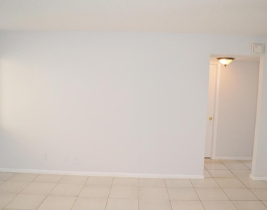 5220 Las Verdes Circle - Photo Thumbnail 9