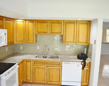 5220 Las Verdes Circle - Photo Thumbnail 5