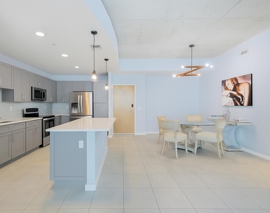 300 S Australian Avenue - Photo Thumbnail 12