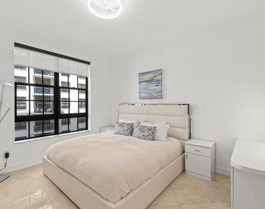 701 S Olive Avenue - Photo Thumbnail 5