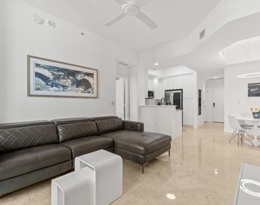701 S Olive Avenue - Photo Thumbnail 3