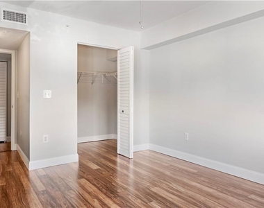 1610 N 42nd Circle - Photo Thumbnail 17