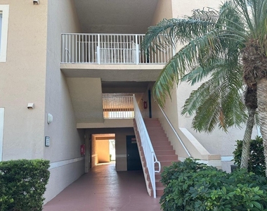 1610 N 42nd Circle - Photo Thumbnail 2
