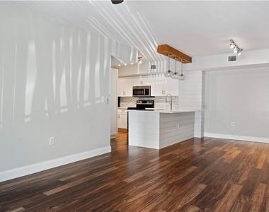 1610 N 42nd Circle - Photo Thumbnail 6