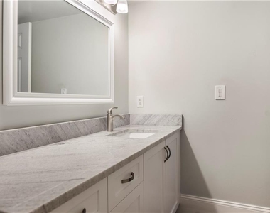 1610 N 42nd Circle - Photo Thumbnail 14