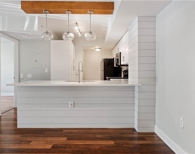 1610 N 42nd Circle - Photo Thumbnail 5