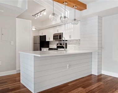 1610 N 42nd Circle - Photo Thumbnail 11