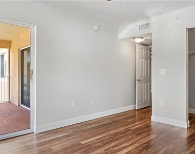 1610 N 42nd Circle - Photo Thumbnail 18