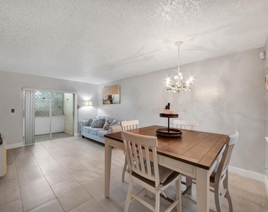 2812 S Garden Drive - Photo Thumbnail 4