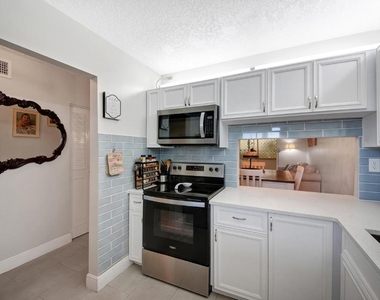 2812 S Garden Drive - Photo Thumbnail 8