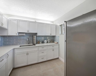 2812 S Garden Drive - Photo Thumbnail 7