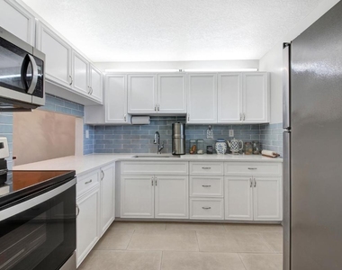2812 S Garden Drive - Photo Thumbnail 11