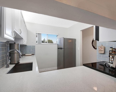2812 S Garden Drive - Photo Thumbnail 12