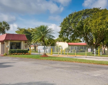 477 Lake Dora Drive - Photo Thumbnail 2