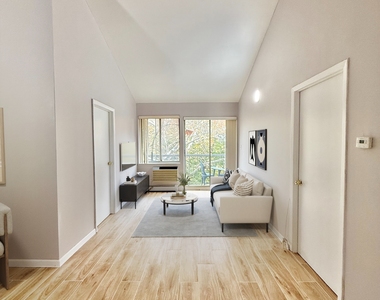 76-16 Grand Central Parkway - Photo Thumbnail 4