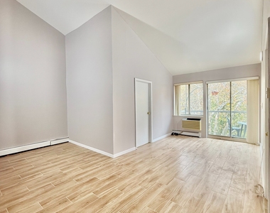 76-16 Grand Central Parkway - Photo Thumbnail 8