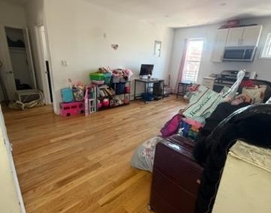 17 Fanchon Place - Photo Thumbnail 4