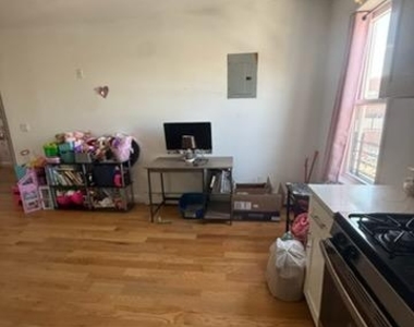 17 Fanchon Place - Photo Thumbnail 1
