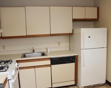 1030 E Lancaster Avenue - Photo Thumbnail 11