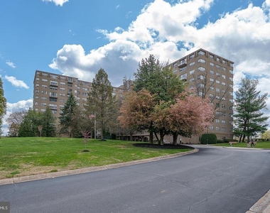 1030 E Lancaster Avenue - Photo Thumbnail 32