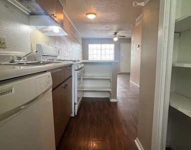 311 E 31st St - Photo Thumbnail 4